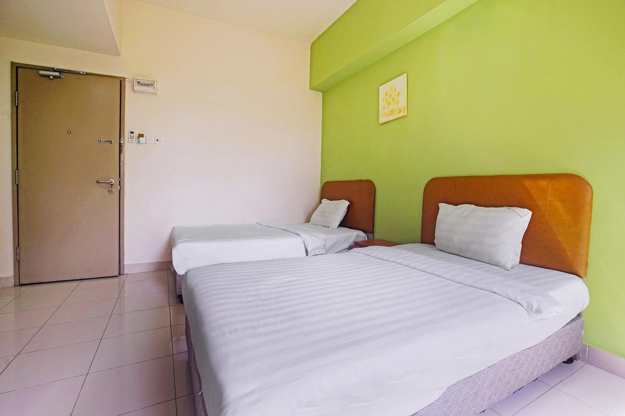 Hotel Night Queen Salak Tinggi سيبانغ المظهر الخارجي الصورة
